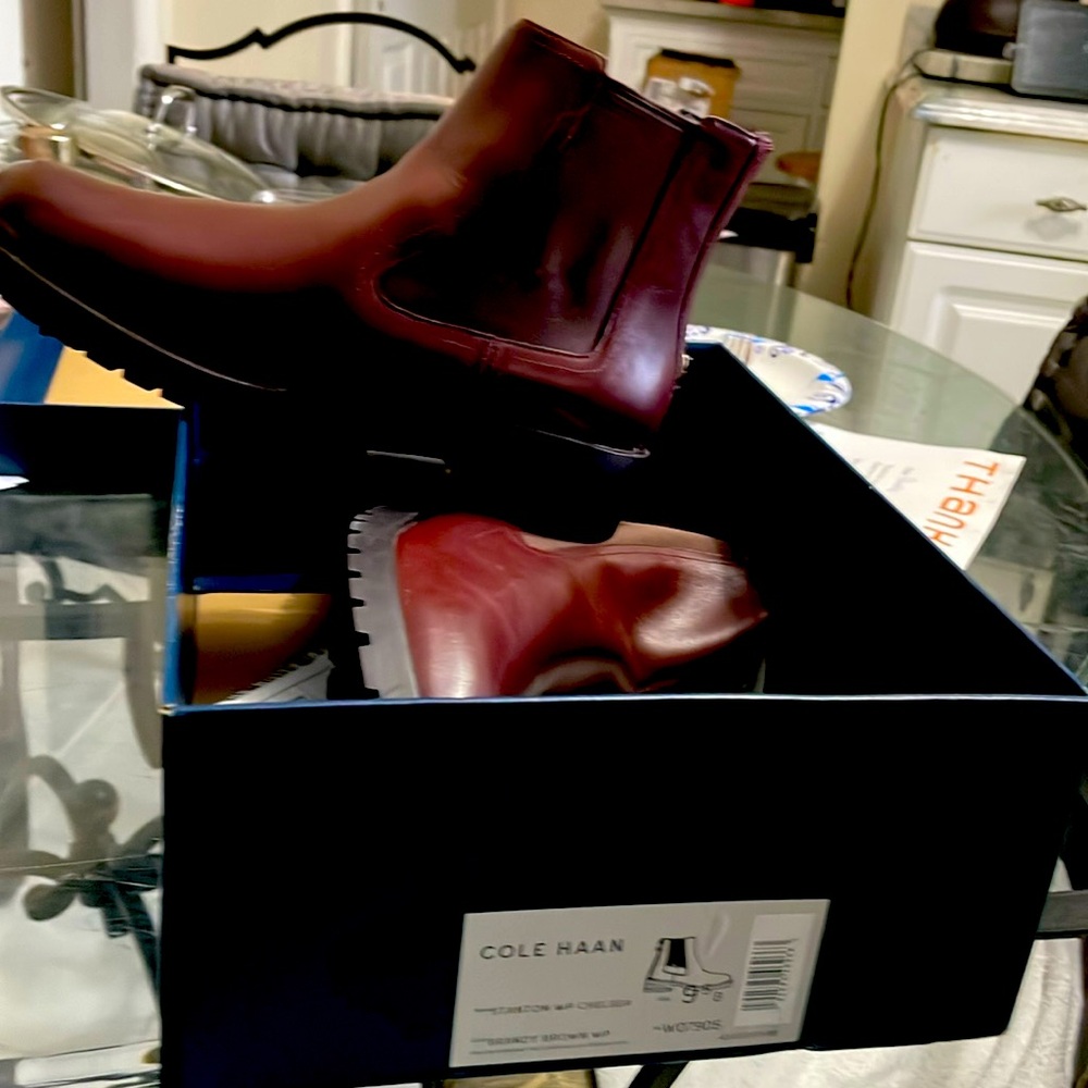 Never worn - Picture 1 of 3